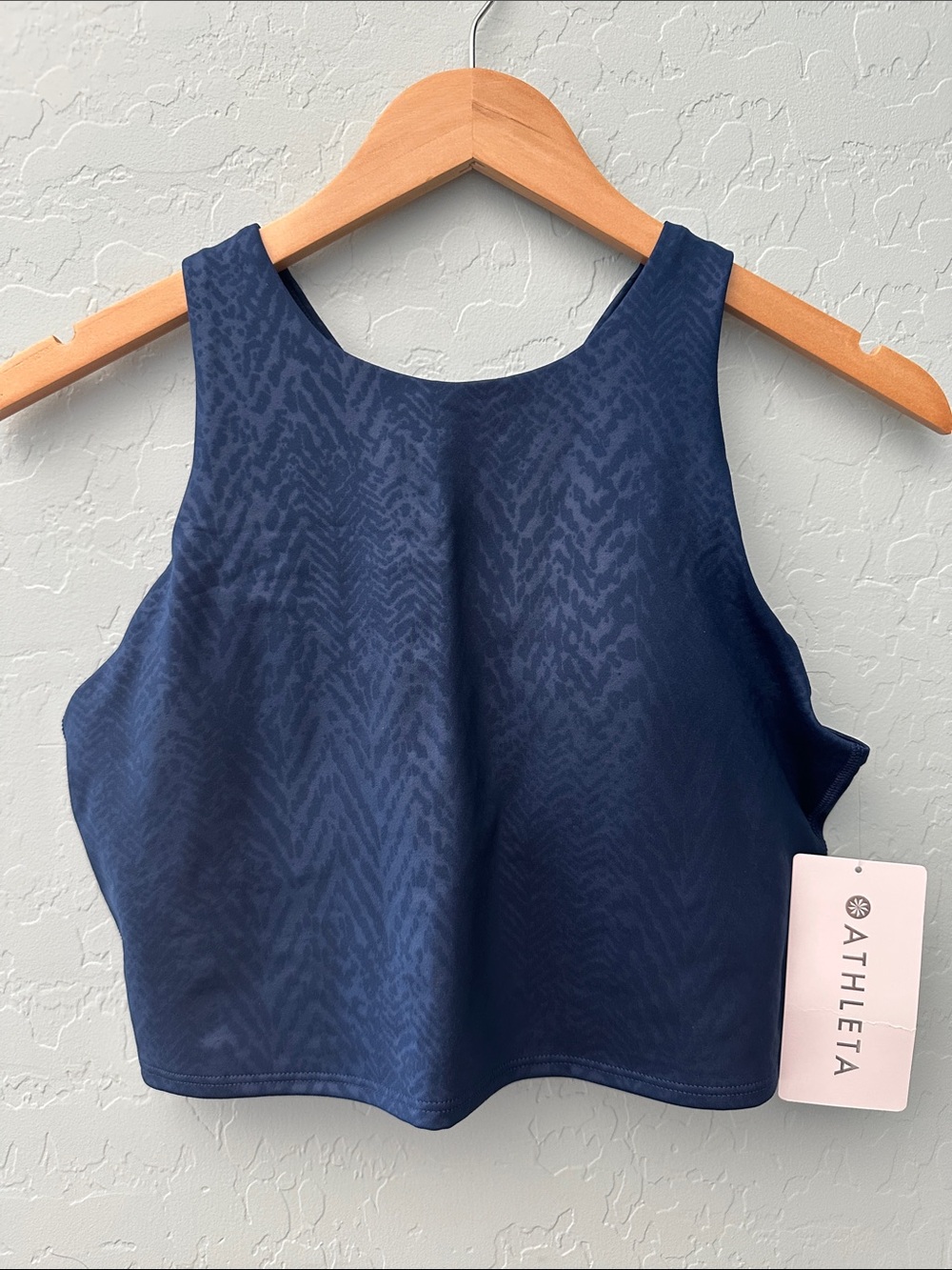 Athleta Conscious Embossed Crop A-C L